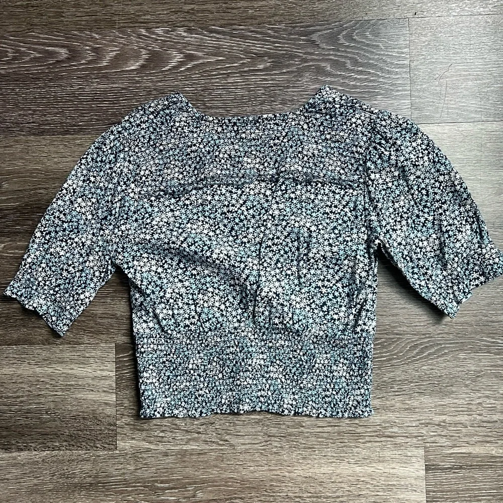 3/$21 Abercrombie & Fitch top - Picture 7 of 9